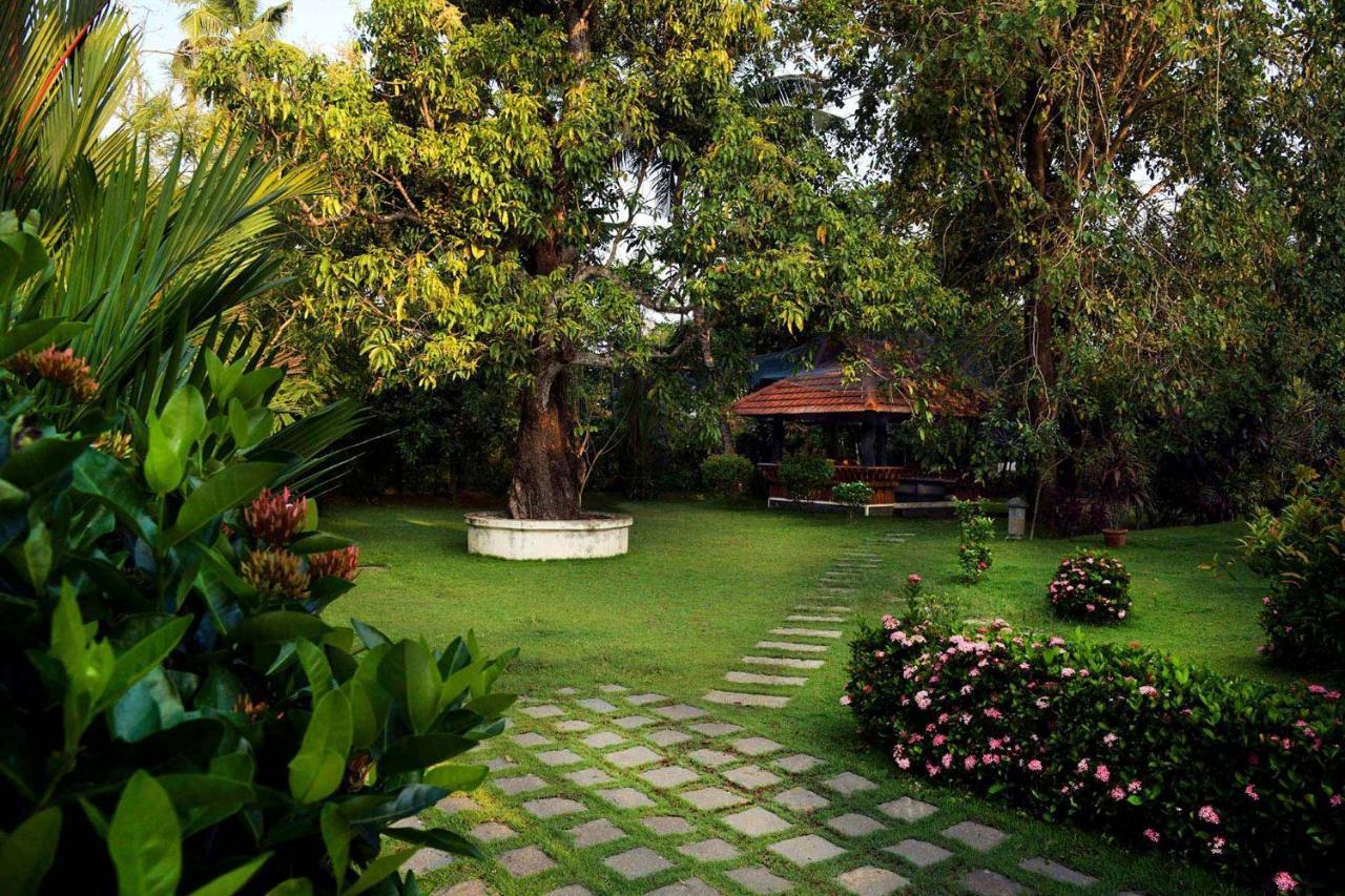 The Backwater Heritage- Comp Breakfast With River View & Lawn By Stayvista Alappuzha Exterior photo