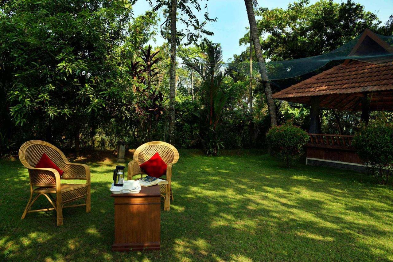 The Backwater Heritage- Comp Breakfast With River View & Lawn By Stayvista Alappuzha Exterior photo